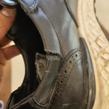 Ayakkabı Bir Ayda Yırtıldı, Mağaza Kullanıcı Hatası Diyerek İade Reddetti