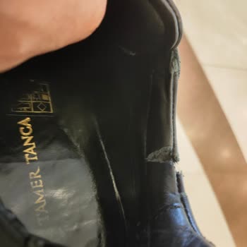 Ayakkabı Bir Ayda Yırtıldı, Mağaza Kullanıcı Hatası Diyerek İade Reddetti