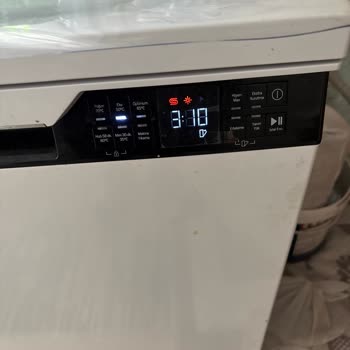 Tuz Ve Parlatıcı Işıkları Sönmüyor, Garanti Kapsamında Çözüm Talebi