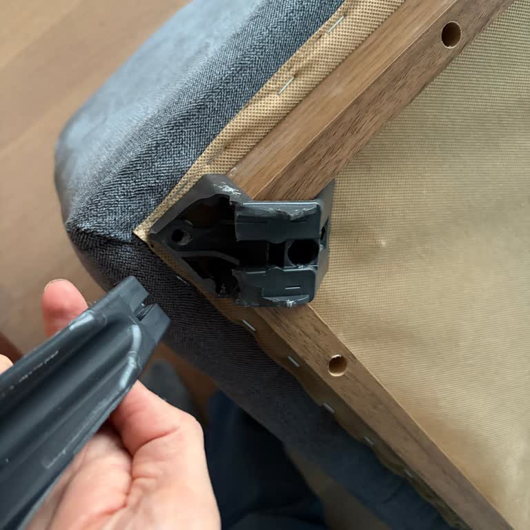 Kelebek Mobilya’da Kırık Koltuk Ayağı Ve Servis Gecikmesi