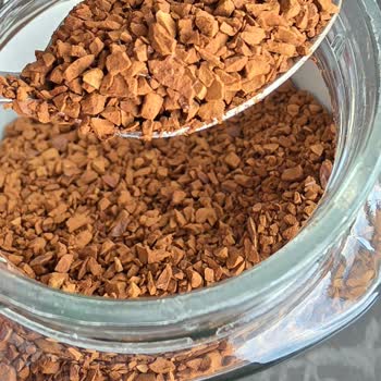 Zırhlı Market Nescafe Gold Cam Kavanozunda Örümcek Ağına Benzer Yabancı Madde