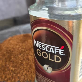 Zırhlı Market Nescafe Gold Cam Kavanozunda Örümcek Ağına Benzer Yabancı Madde