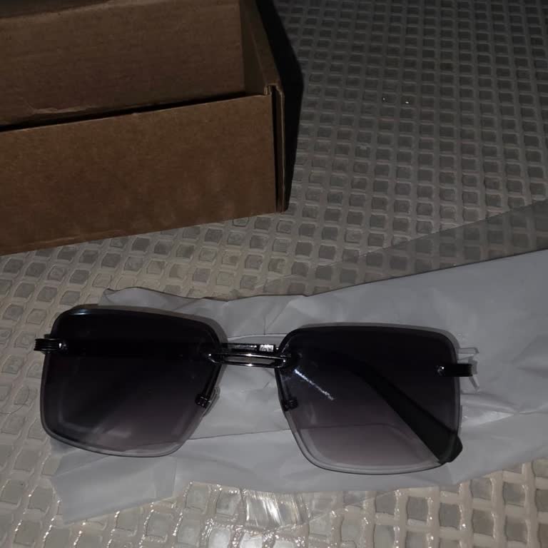 Sipariş Ettiğim Gözlük Yanlış Renk Ve Camlı Geldi, Instagram’da Engellendim