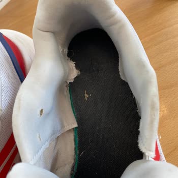 Adidas Ayakkabımda İç Astarı Sökülürken Mağaza Üretim Sorunu Bulunmadığını İddia Etmesi