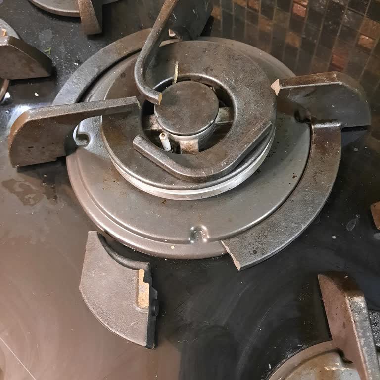 Teka Ocak Izgarasının Ani Kırılması Güvenlik Riski Ve Uzun Servis Süreci