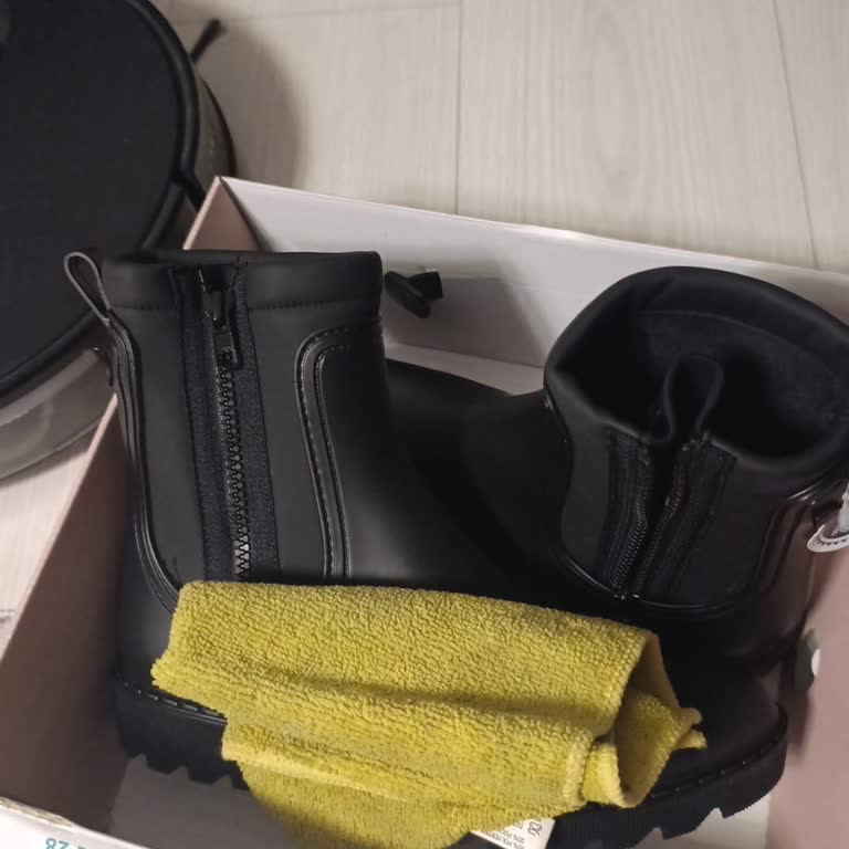 İgor Ayakkabı Siparişinde Kirli Bez Gönderildi, Ücret İadesi Talep Ediyorum