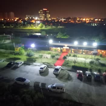 Cafe Barcelona Dış Işıkları Gece Süresince Açık Kalıyor Ve Mahalledeki Yaşlıları Rahatsız Ediyor