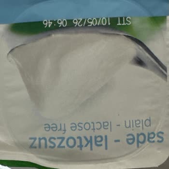 Activia Laktozsuz Yoğurdun Altında Belirsiz Renkli Sıvı: Güven Ve Hijyen Endişesi