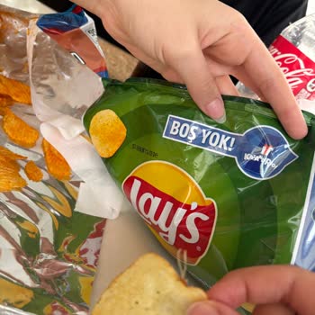 Lays Cipsinde Plastik Parça Hijyen Ve Sağlık Sorunu Oluşturdu