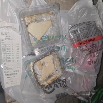 Tarih Geçmemiş Kıbrıs Tatlısı Küflenmiş Olarak Satıldı