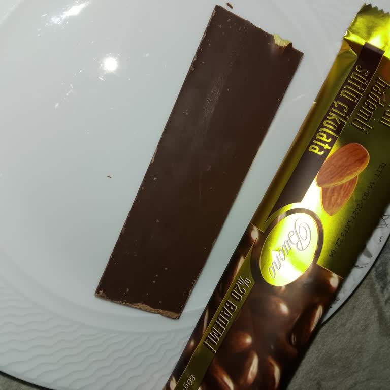 BİM Bademli Çikolata Üründe Badem Olmadığı İçin Şikayet