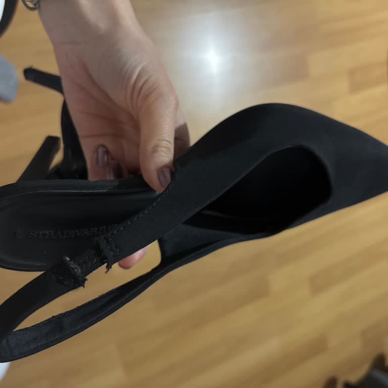 Stradivarius Ayakkabısında Gevşek Lastik Nedeniyle İade Ve Değişim Talebi