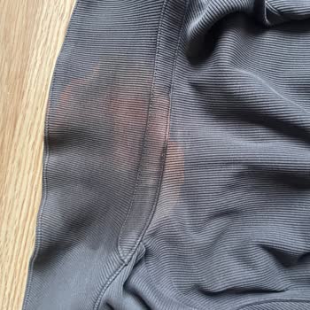 Veni Hair Studio Randevuda Saç Açma Ve Boyama Sonrası Turuncu Dip Rengi Ve Kıyafet Lekesi