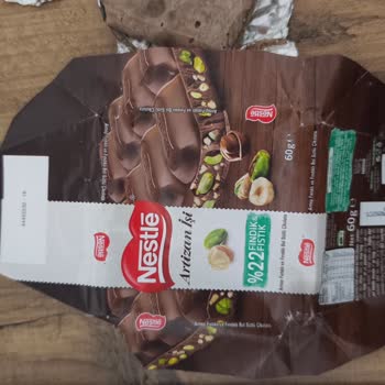 Nestle Artizan İşi Çikolatası Bozuk Ve Erimiş Çıktı: Gıda Güvenliği Endişesi