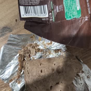 Nestle Artizan İşi Çikolatası Bozuk Ve Erimiş Çıktı: Gıda Güvenliği Endişesi