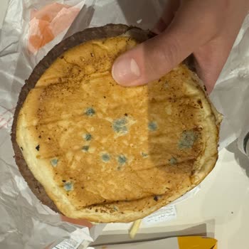 Küflenmiş Hamburger Ekmekleri Nedeniyle Hijyen İhlali Ve İade Talebi