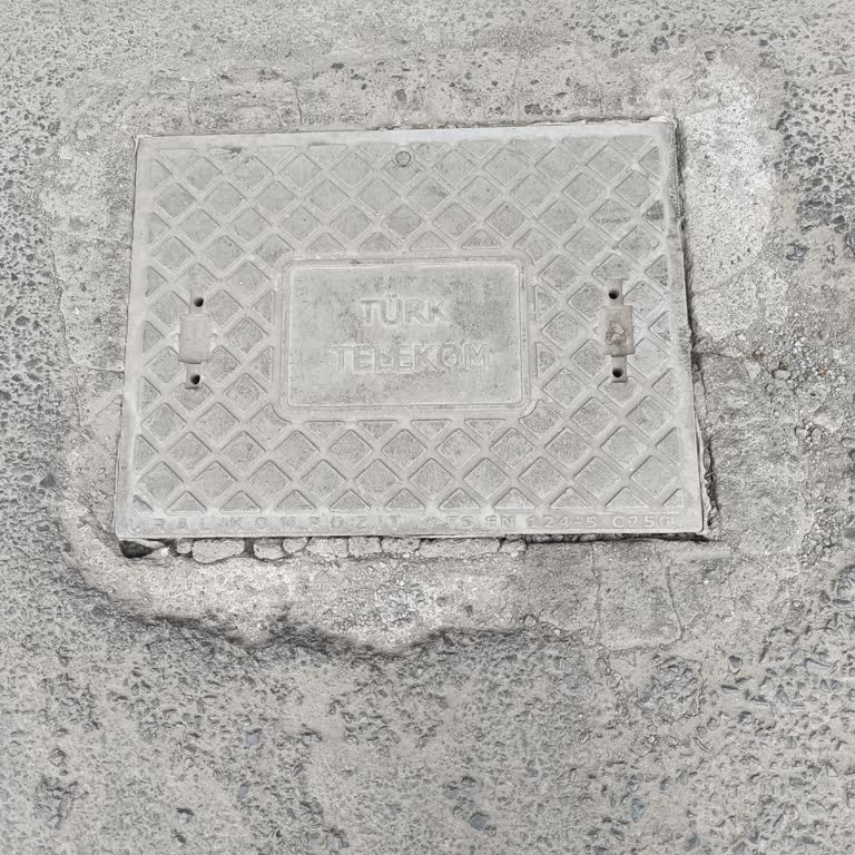 Şiddetli Patlama Sesine Yol Açan Altyapı Kapağı İçin Acil Çözüm Talebi