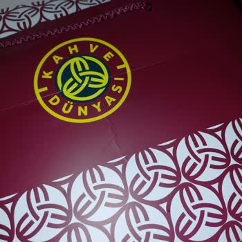 Dondurma Paketi Çevreye Duyarsız, Boşluklarla Dolu Ve Strafora Yapışıyor