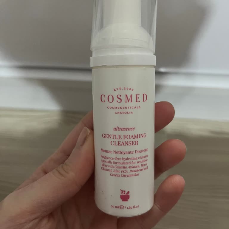 Cosmed Gentle Foaming Cleanser Yüzde Şiddetli Yanma Ve Kızarıklık