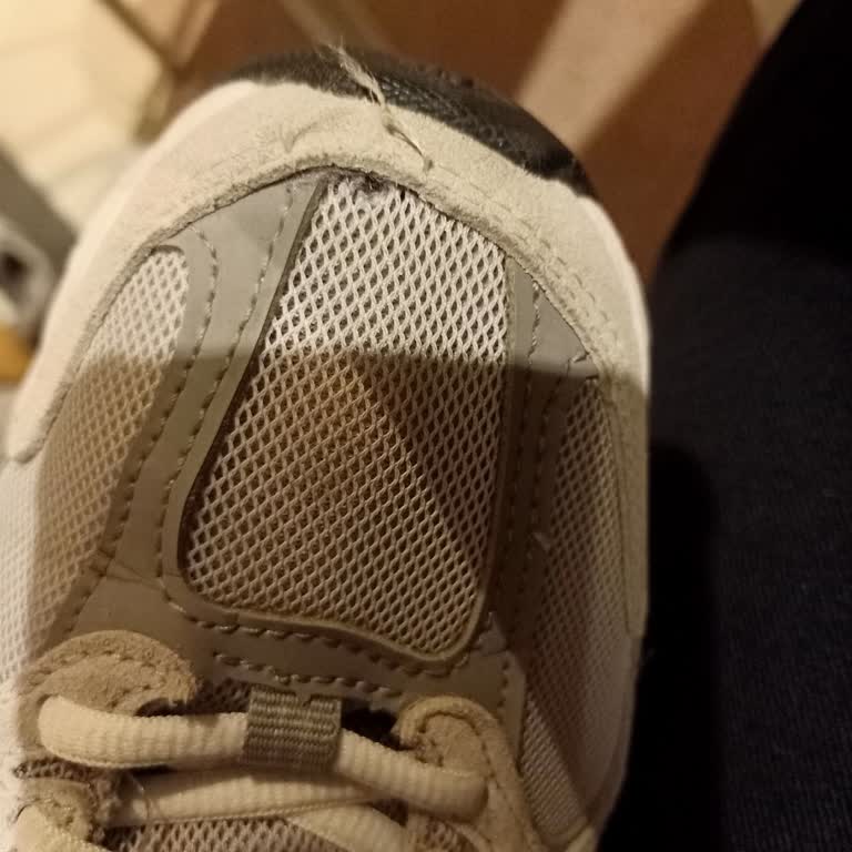 New Balance Ayakkabısında Kısa Sürede Yırtılma, Ücretsiz Değişim Talebi