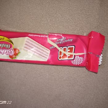 Eti Beyaz Çikolatalı Çilekli Hoşbeş'te Çikolata Azlığı Ve Çatlak Sorunu