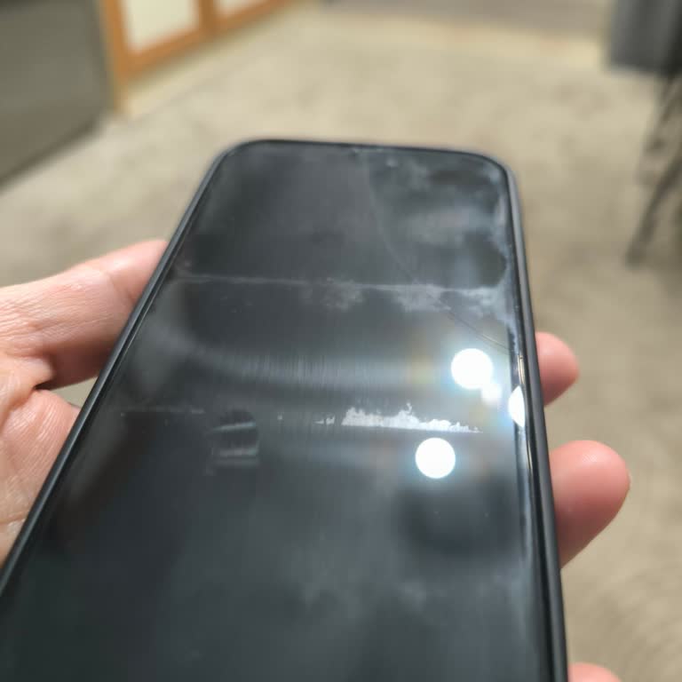 İşlem Sonrası İz Bırakan Ve Kırılan Ekran Koruyucu Ücretsiz Değişim Talebi