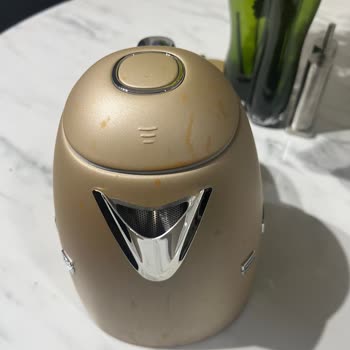 Smeg Kettle'da Boya Dökülmesi, Garanti Kapsamında Ücretsiz Değişim İsteği