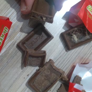 Kurtlanmış Ve Bozulmuş Ülker Sütlü Çikolata