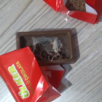 Kurtlanmış Ve Bozulmuş Ülker Sütlü Çikolata