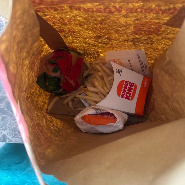 Big King Menüdeki Hamburger Eksik Gönderildi Ve Geri Dönüş Yok