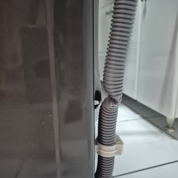 Kurulum Hatası Nedeniyle Kırılmak Üzere Olan Hortum Ve Garanti Kapsamındaki Servisin Ücret Talebi