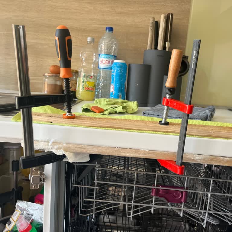 Arçelik Bulaşık Makinesi Servis Hatası Sonrası Su Sızıntısı Ve Mutfak Tezgahı Hasarı