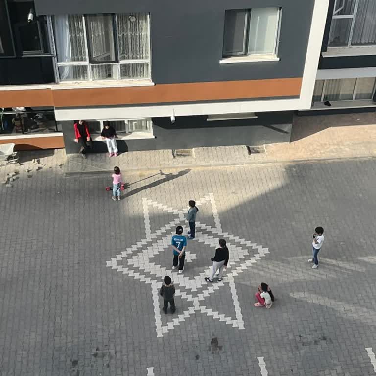 Boş Alanların Sinek Ve Koku Sorunları Çocuklar İçin Güvenli Park Talebi
