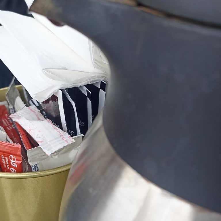 Hollywood City Lounge Rezervasyon Reddi, Kaba Üslup ve Hijyen Sorunları