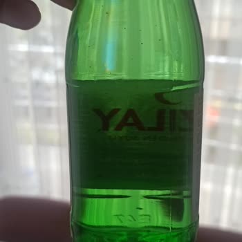 Kızılay Maden Suyunda Görülen Küçük Tanecikler