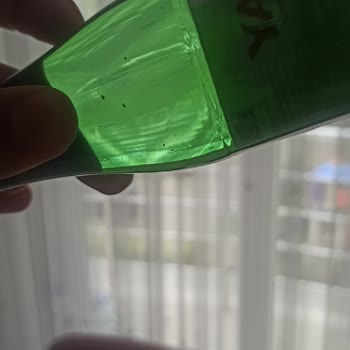 Kızılay Maden Suyunda Görülen Küçük Tanecikler