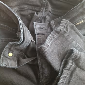 İlk Yıkamada Renk Aten Mavi Pantolon İçin Üç Kez İnceleme Reddi