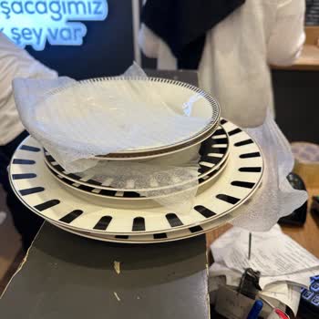 Ayıplı Yemek Takımı Değişiminde Uzayan Süre Ve Mağaza Kapatılması