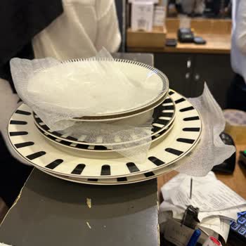 Ayıplı Yemek Takımı Değişiminde Uzayan Süre Ve Mağaza Kapatılması