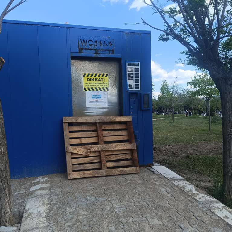 İnciraltı Kent Ormanı Sahil Tuvaletleri Kapalı Ve Alternatifler Arızalı