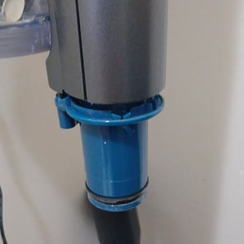 Philips 8000 Seri Dik Süpürgede Bağlantı Parçası Kırıldı, Garanti Kapsamında Değişim İstiyorum