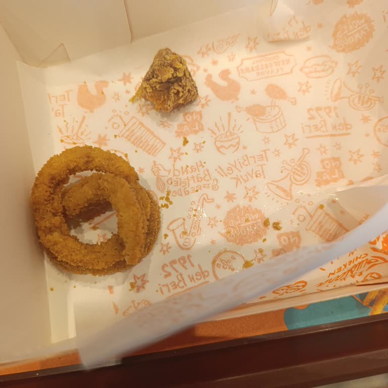 Popeyes Vadi İstanbul Şubesinde Bayat Ve Sert Ürün Şikayeti