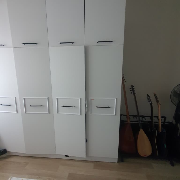 Kapakları Kapanmayan Ve Sürekli Boya Kokusu Veren Dolap İçin İade Talebi