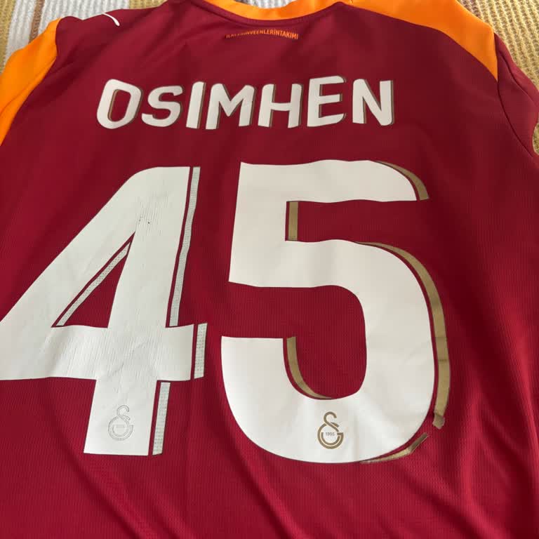 Beş Bin Liralık Galatasaray Forması Kısa Sürede Aşınması Ve Baskıların Sökülmesi