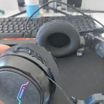 Rampage Kulaklıkta Deri Pedlerin Çabuk Dökülmesi Ve Kenar Kırılmaları