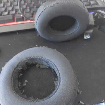 Rampage Kulaklıkta Deri Pedlerin Çabuk Dökülmesi Ve Kenar Kırılmaları