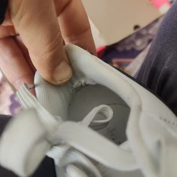 Kısa Sürede Yırtılan Ve Ayak Yarası Açan Reebok Ayakkabı İçin İade Talebi