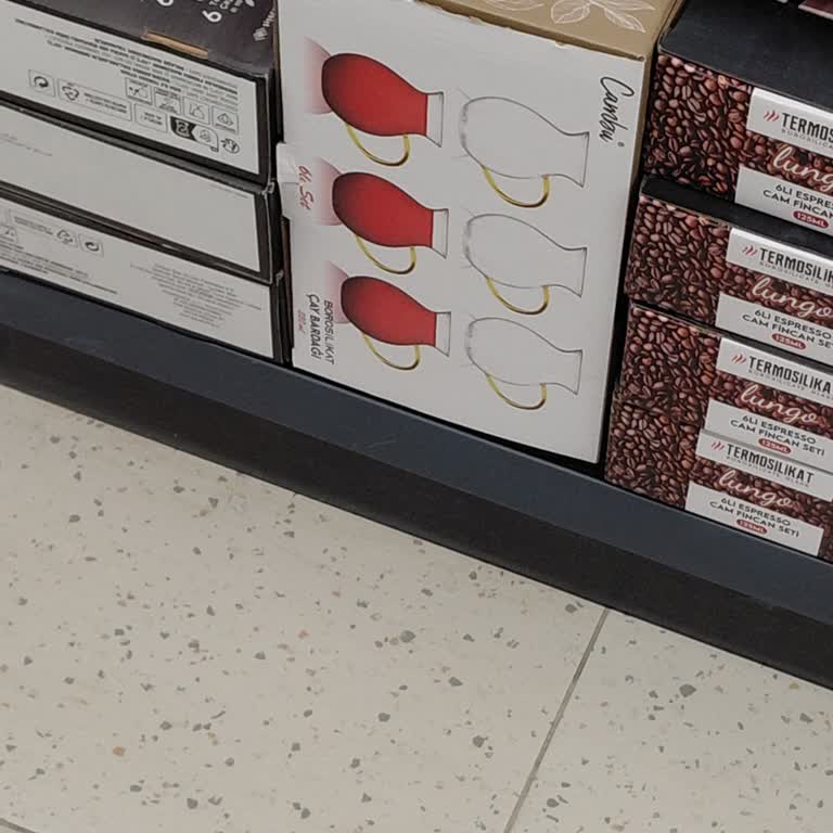 Kapaklı Şubeden Alınan Borosilikat Bardağın Kırılan Kulpu Çocuk Ve Anneyi Yaktı