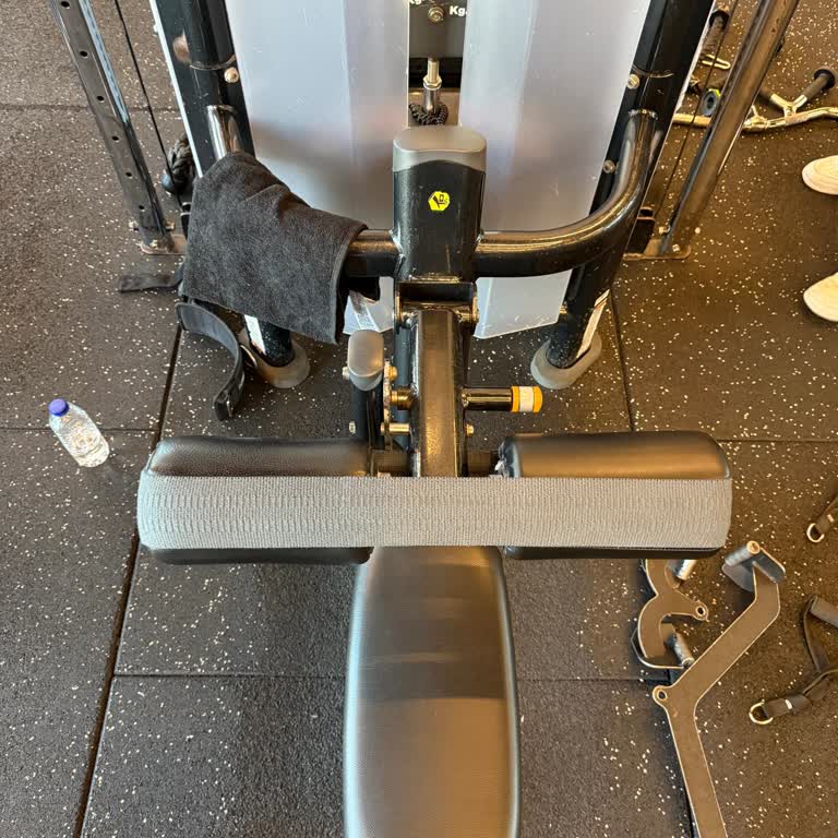 Lat Pulldown Oturma Kısmı Kırık Ve Sabitleme Mekanizması Çalışmıyor