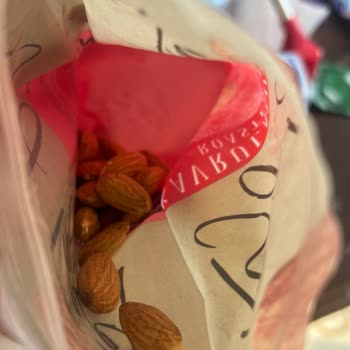 Kavrulmuş Bademlerde Kurt Yeniği Ve Delik Sorunu